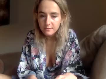 girl
        tinychanellove cam image #397348