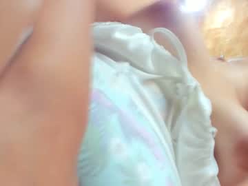 girl
        daily_stories cam image #1490030