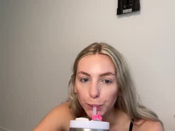 girl
        summerlovingg cam image #4623273