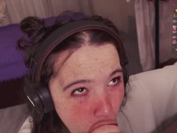 girl
        chery_lady22 cam image #1219935