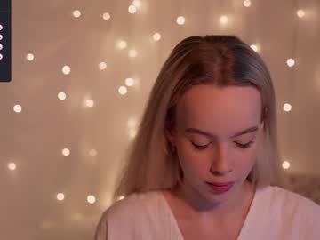 girl
        mother__of__dragons cam image #4522895