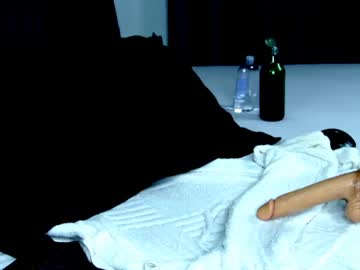 girl
        dee_waters cam image #4566511