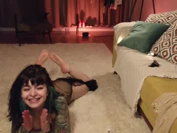 girl
        hairy_mary_ cam image #5992789