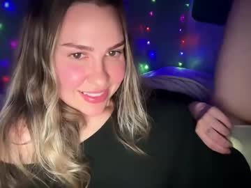 girl
        skylarpeachy cam image #6155146