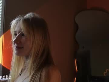girl
        bestblondiiecb cam image #6152784