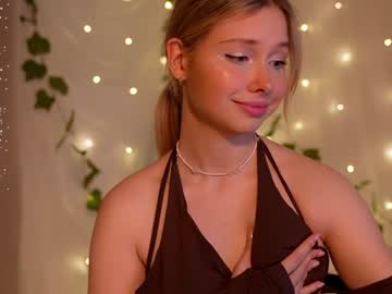 girl
        april_blush cam image #4745938