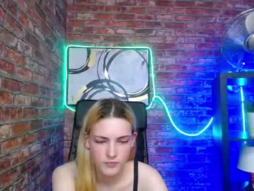 girl
        emily_willes cam image #2214768