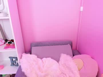 girl
        little_effy18_ cam image #6433188