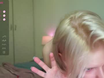 girl
        neondemon_ cam image #3432057