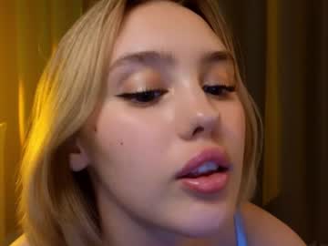 girl
        angella_kleee cam image #4504316