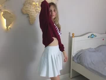 girl
        maureencantrell cam image #4834294