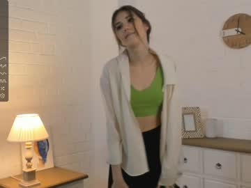 girl
        baileywalton cam image #2330020