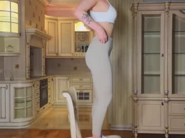 girl
        maxinefarlow cam image #3842659