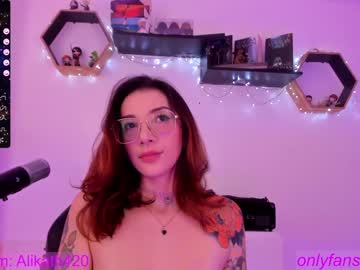 girl
        thecosmicgirl cam image #3099013