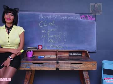 girl
        livecleo cam image #2498442