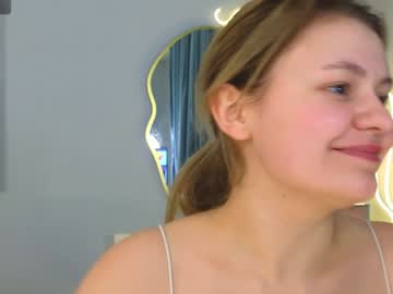 girl
        cuteemia__ cam image #6037174