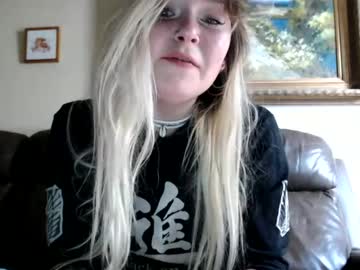 girl
        kipsy420 cam image #6510232