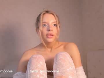 girl
        lesi_moonie cam image #4208874