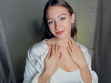 girl
        wave_of_happy_ cam image #3046123