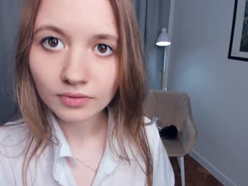 girl
        kati_more cam image #2716983