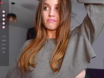 girl
        fazeyj cam image #3977057