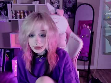 girl
        lollyshy__ cam image #5975319