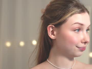 girl
        april_blush cam image #3923856
