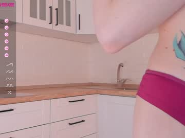 girl
        loribanks cam image #1156704