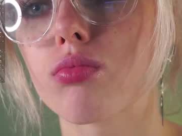 girl
        audreycarvin cam image #6692716