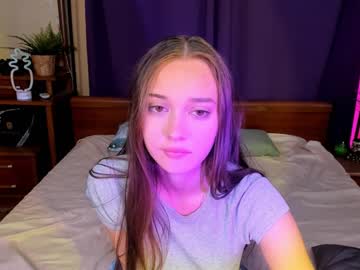 girl
        melisa_sim cam image #1771395