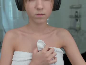 girl
        tadammary cam image #2802309