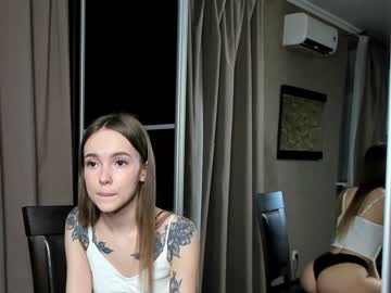 girl
        mia_monk cam image #585642