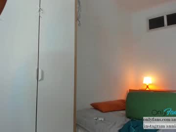 girl
        annieguzman_ cam image #2569552