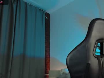 couple
        alice_leey cam image #4619159