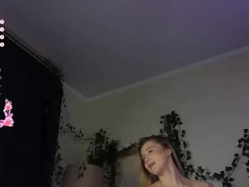 girl
        chloe_guidry cam image #6427535