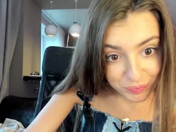 girl
        coy_amina_ cam image #186453