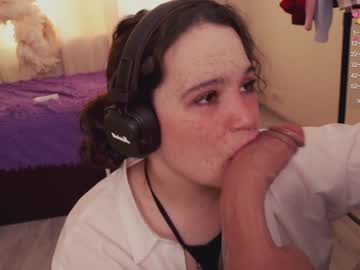 girl
        chery_lady22 cam image #1263551