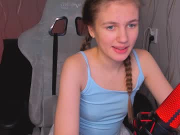 girl
        kylie_mine cam image #149404