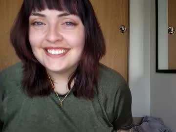 girl
        suiimi cam image #6605751