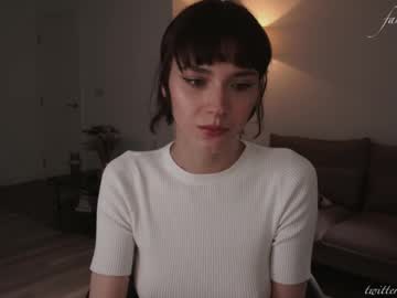 girl
        luna_ai cam image #4701937