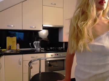 girl
        holli_trick cam image #5429857