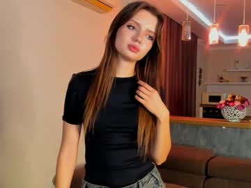 girl
        annisdwight cam image #5358532
