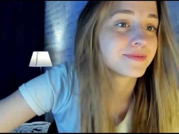 girl
        sophie_crashh cam image #1576981