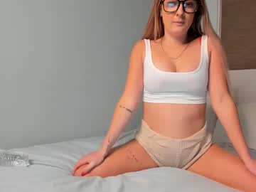 girl
        theylovelo cam image #4193616
