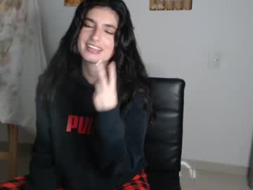 girl
        hollyshit_ cam image #6405802