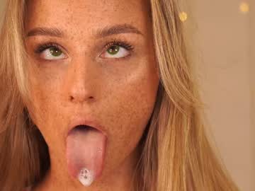 girl
        artease cam image #5593492