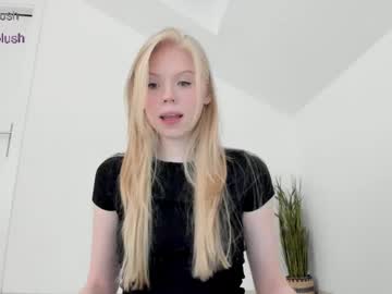 girl
        sonyaplush cam image #6461328