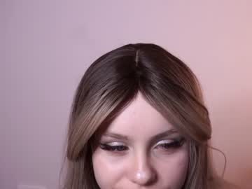 girl
        mini_cruella cam image #3752261