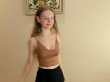 girl
        maryrogersa cam image #2247635