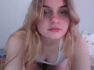 girl
        avathompson cam image #1219536